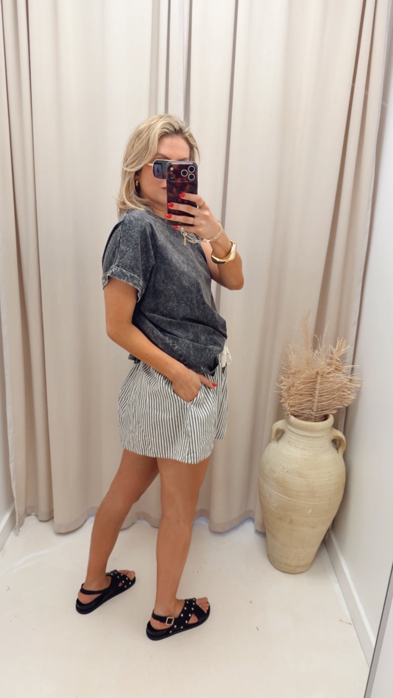 EVERYDAY OVERSIZED STRIPED SHORTS (GREY)