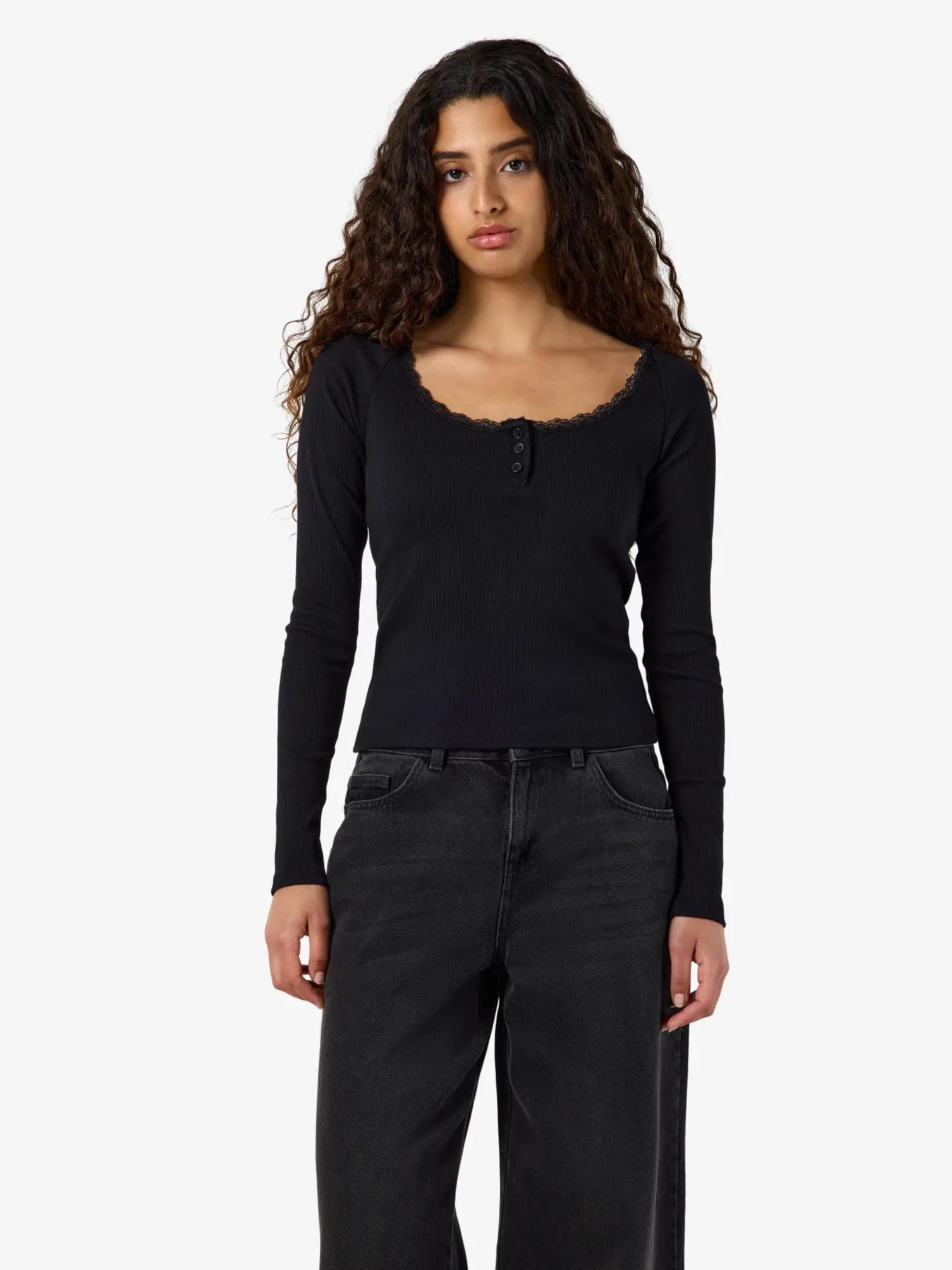 MAYA LACE HENLEY TOP (BLACK)