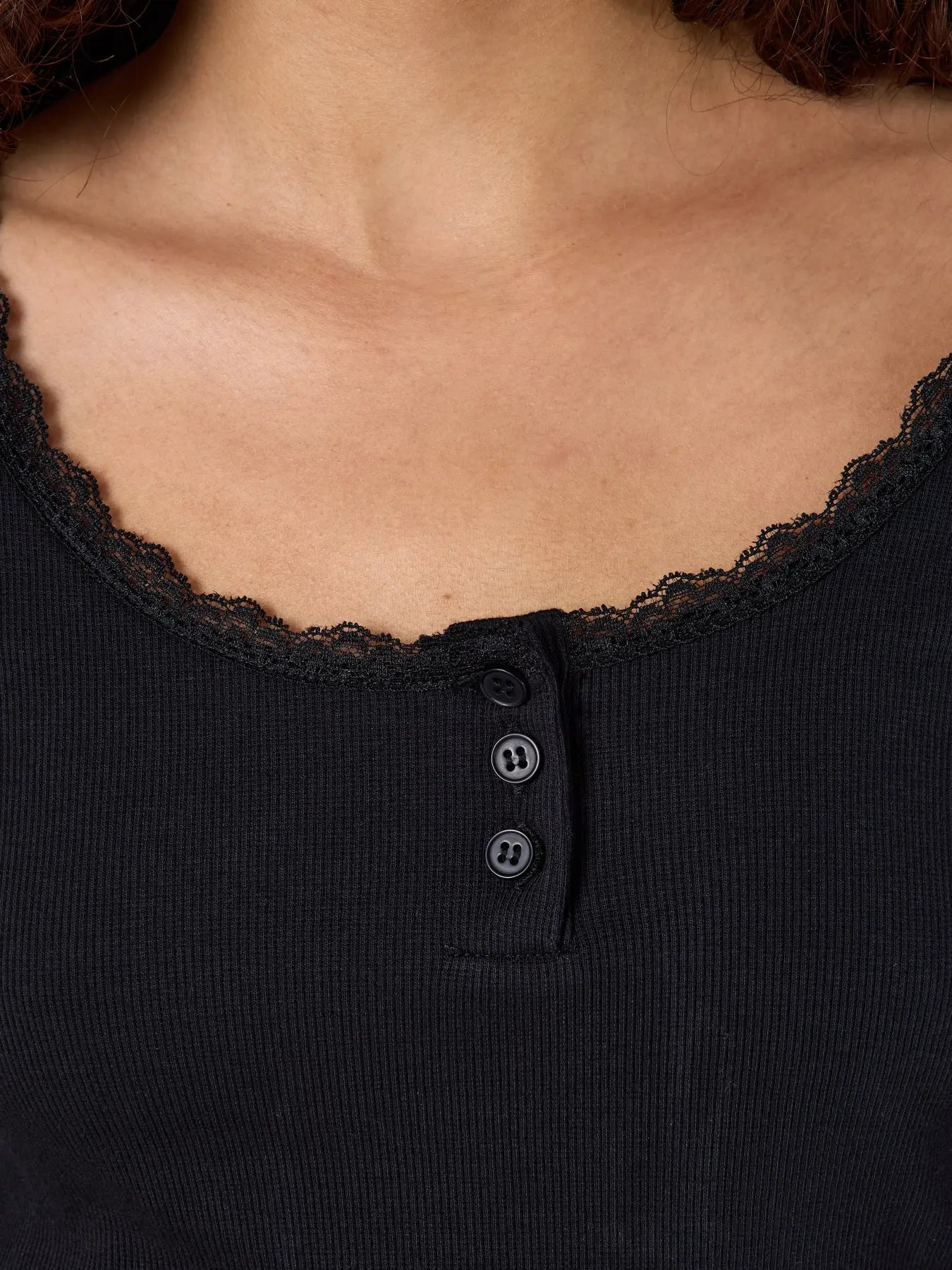 MAYA LACE HENLEY TOP (BLACK)