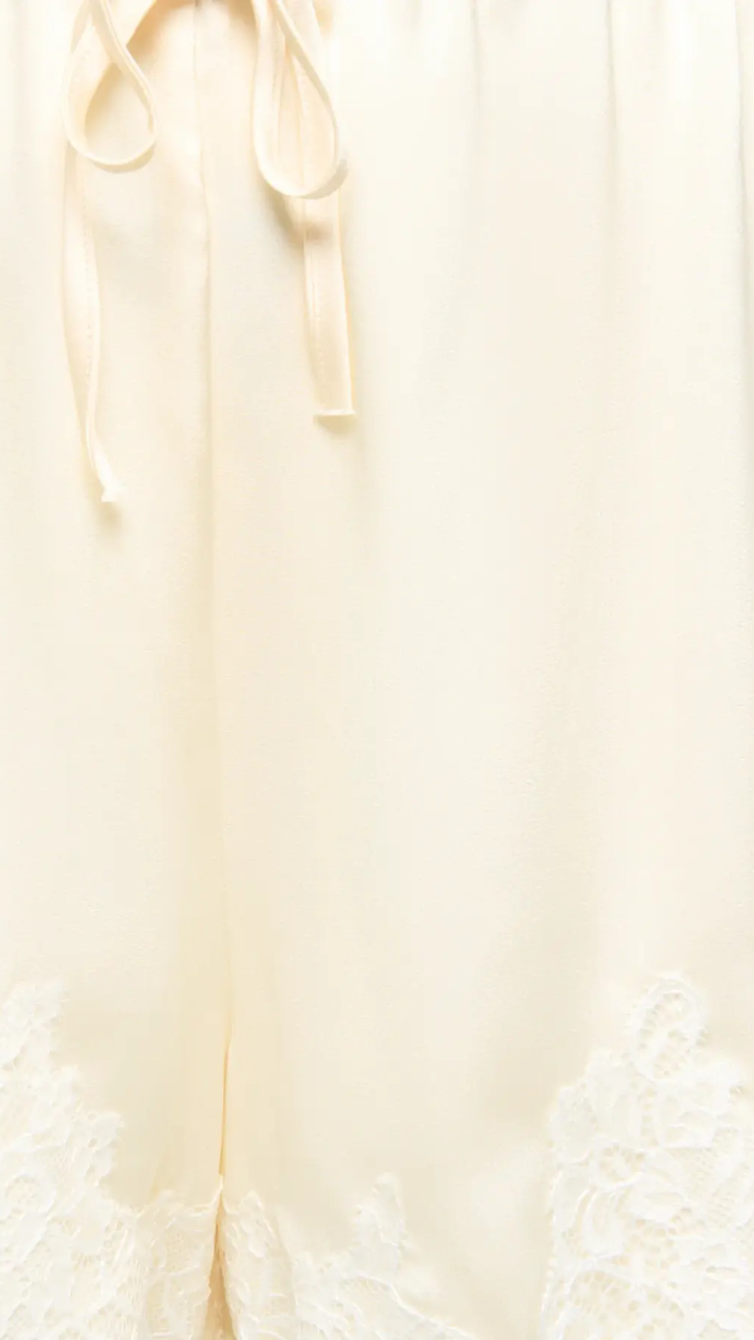 ONLMENUS LACE SATIN SHORTS (IVORY)