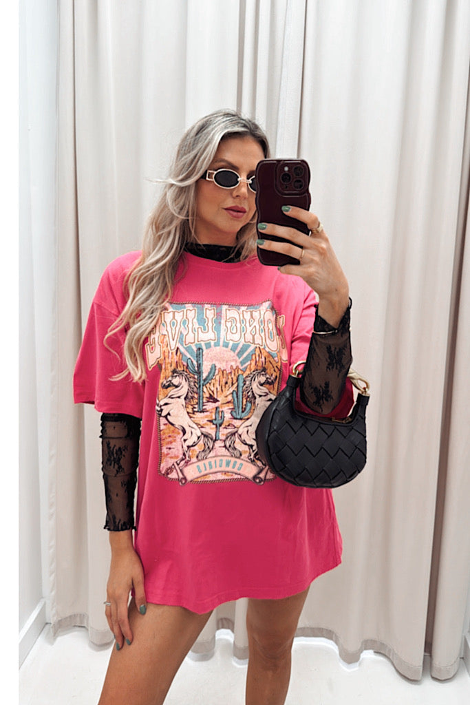 LONG LIVE COWGIRLS VINTAGE GRAPHIC T-SHIRT (FUCHSIA)