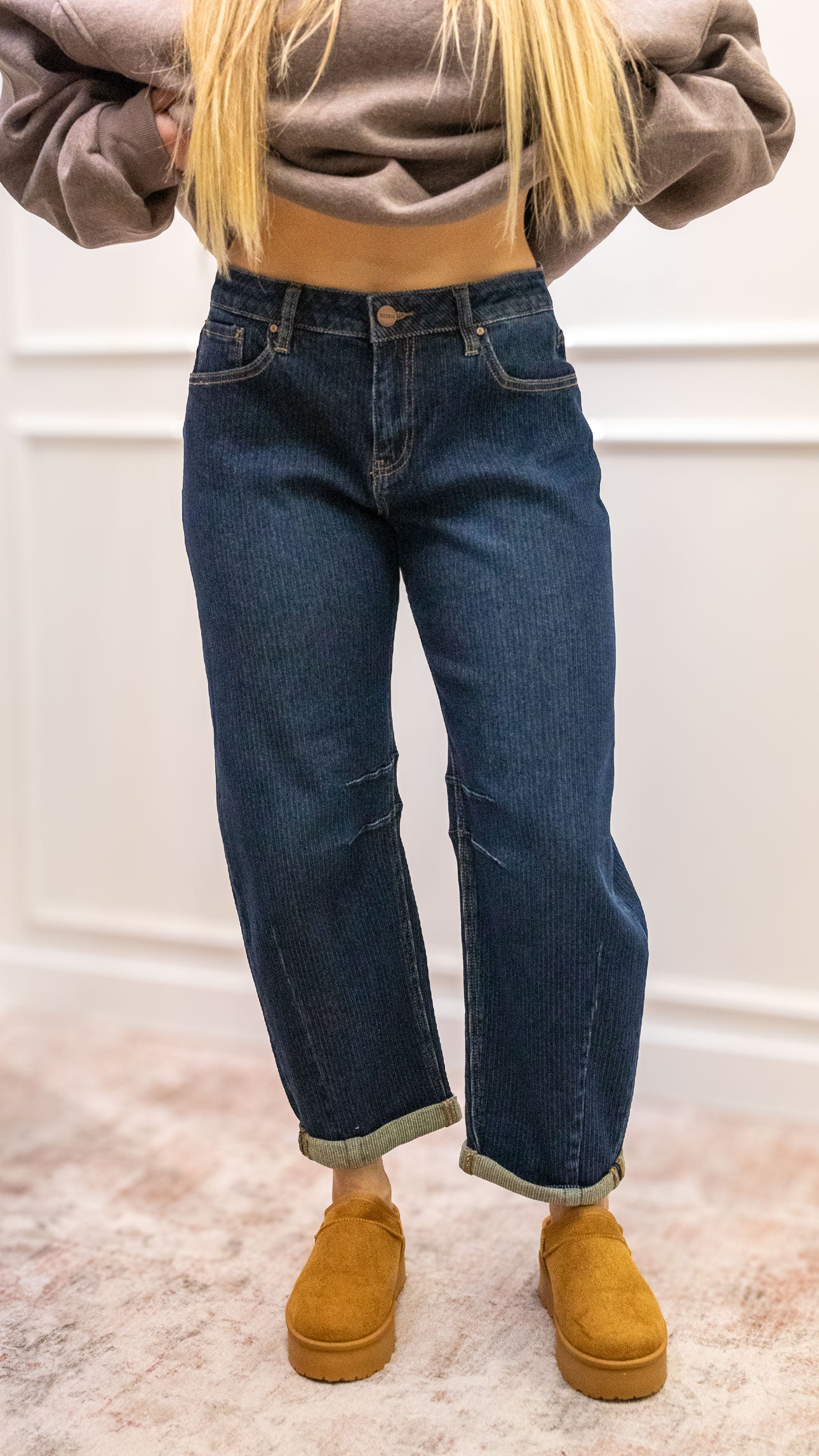 CHELSEA BARRELL JEANS (DARK WASH)