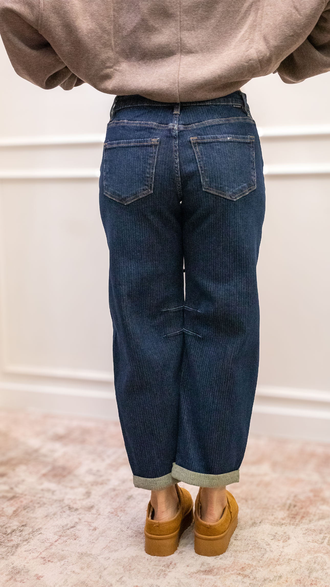 CHELSEA BARRELL JEANS (DARK WASH)