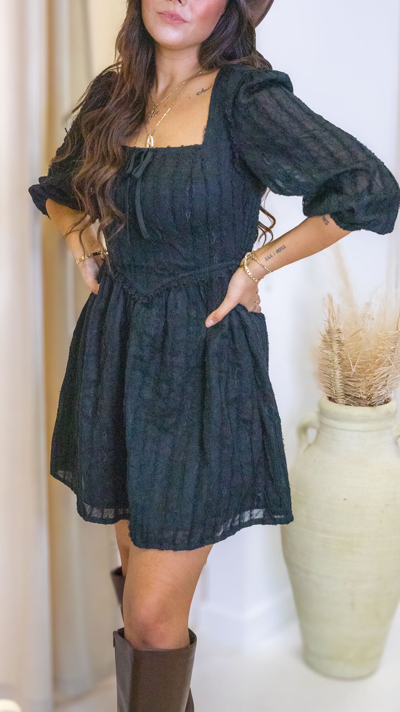 FIORA TEXTURED LACE DRESS (BLACK)