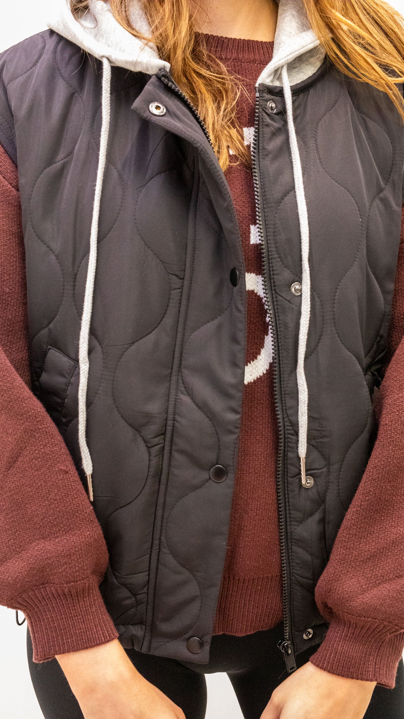 QUILTED HOODED VEST (BLACK)