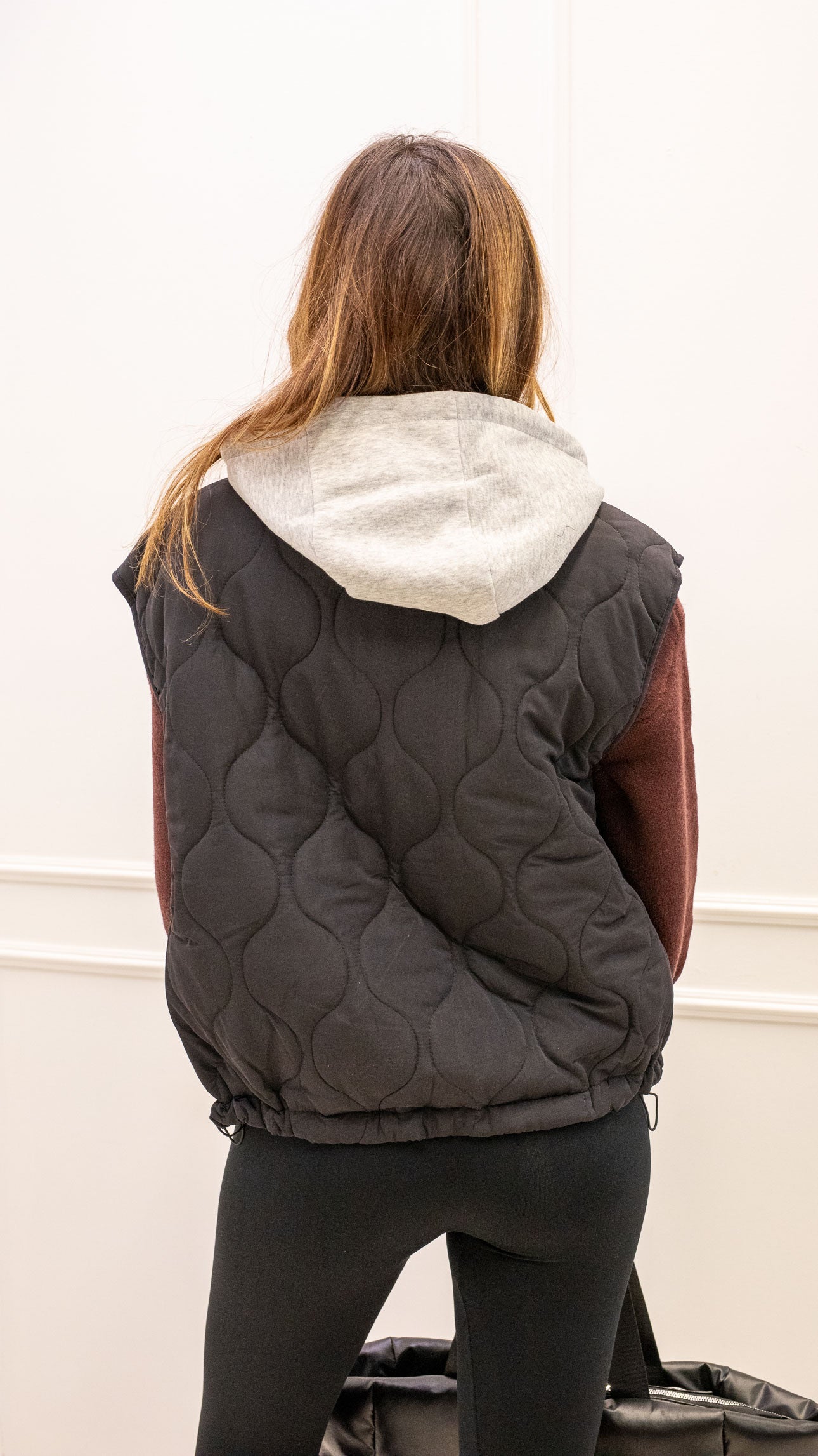 QUILTED HOODED VEST (BLACK)