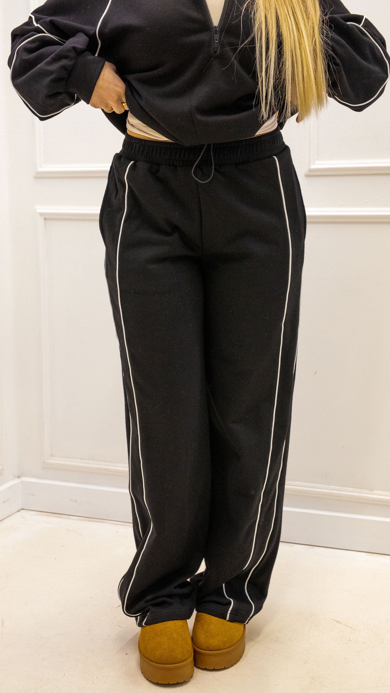 AINSLEY TERRY JOGGER SET (BLACK & WHITE)