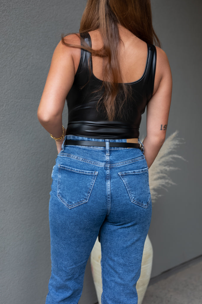 NEW LEVI STRAIGHT LEG JEANS (VINTAGE MED WASH)