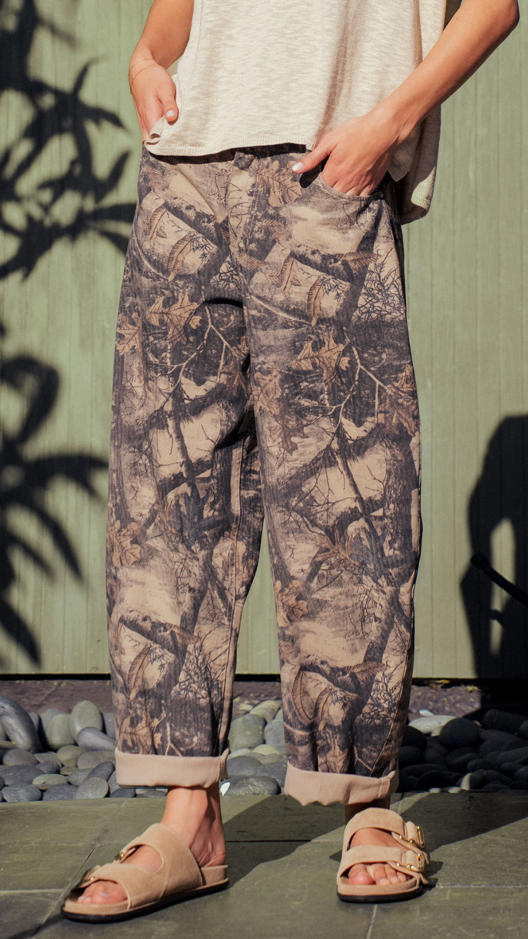 VINTAGE WASHED CAMO LEAF PRINT BARREL PANTS