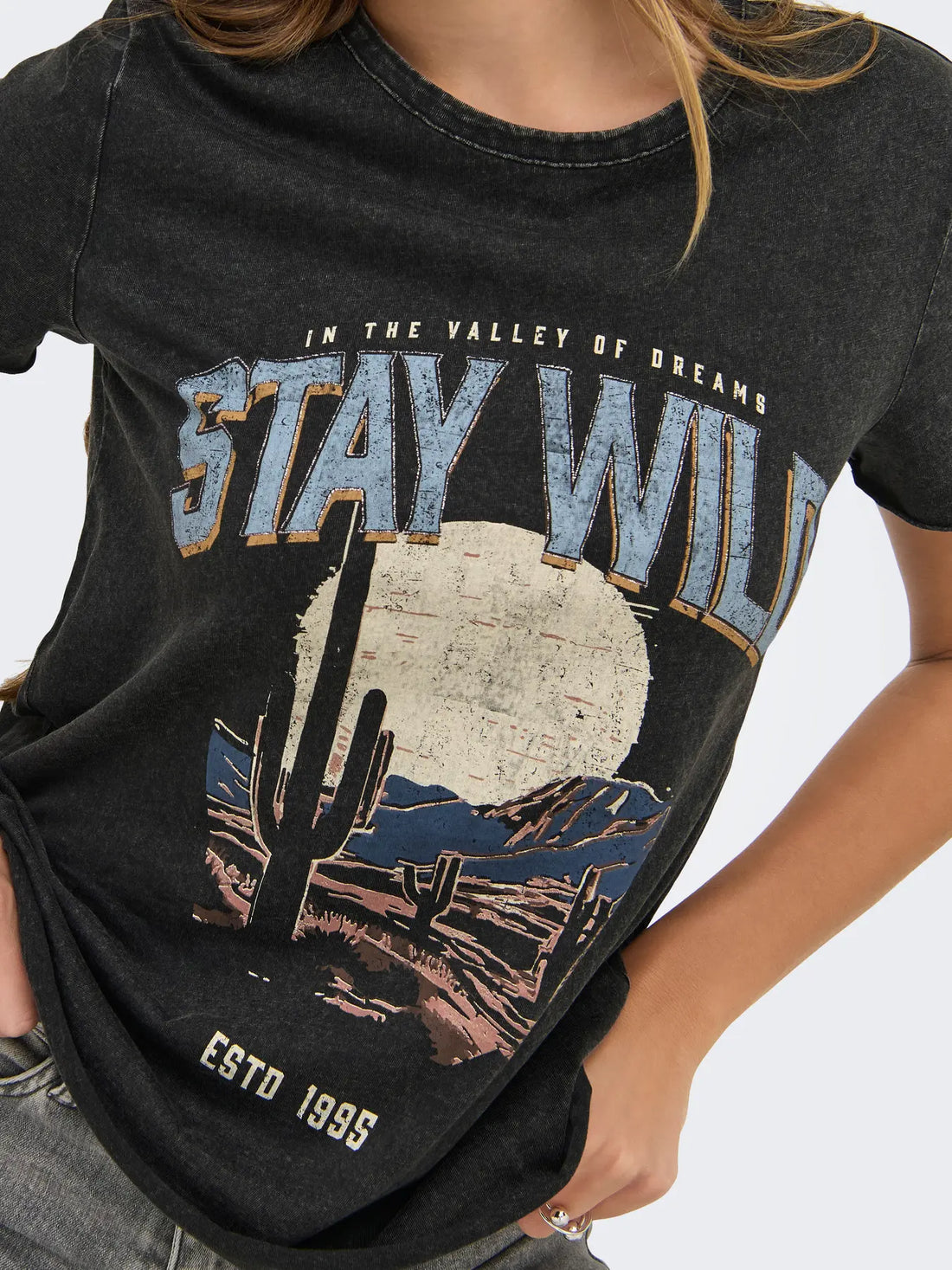 STAY WILD GRAPHIC T-SHIRT | ONLY (BEST SELLER)